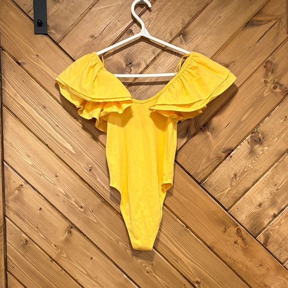 Zara Yellow Ruffled Sleeve Body Suit Medium - Picture 4 of 5